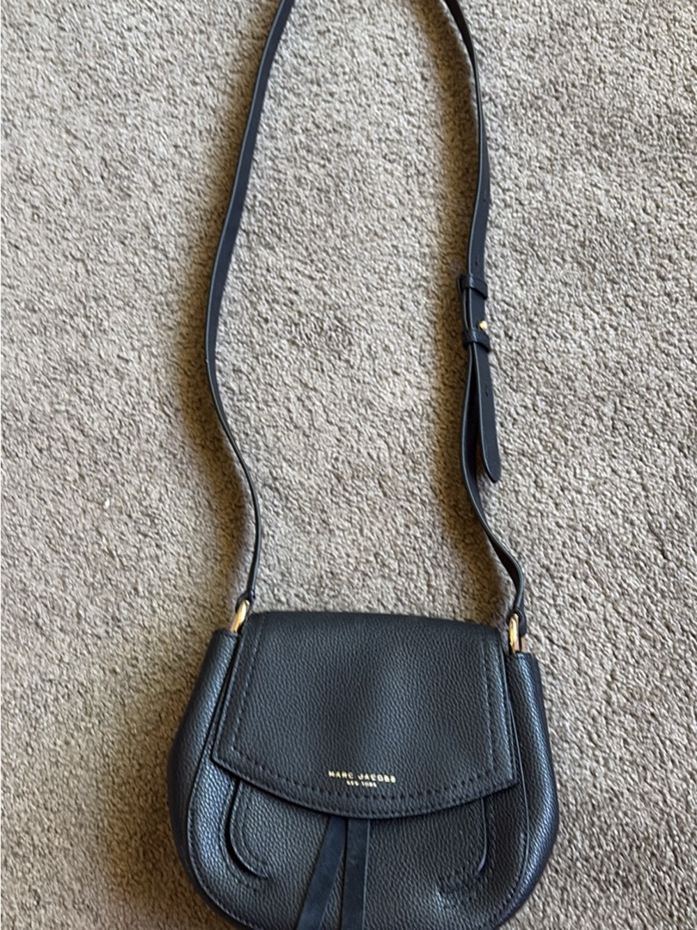 Marc Jacob’s black cross body purse